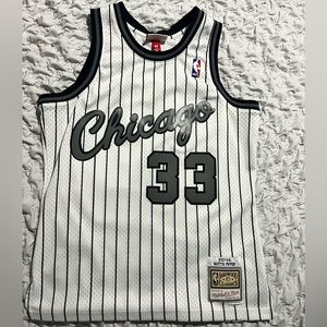 Exclusive Pippen #33 Jersey. Men’s Med. Great condition. Dry cleaned only